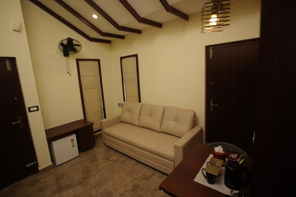 Pabis Luxurious Stay Витхири Экстерьер фото