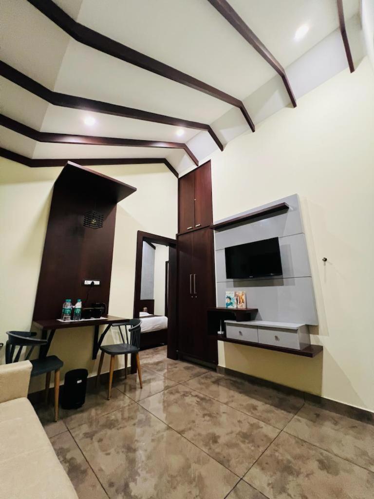 Pabis Luxurious Stay Витхири Экстерьер фото
